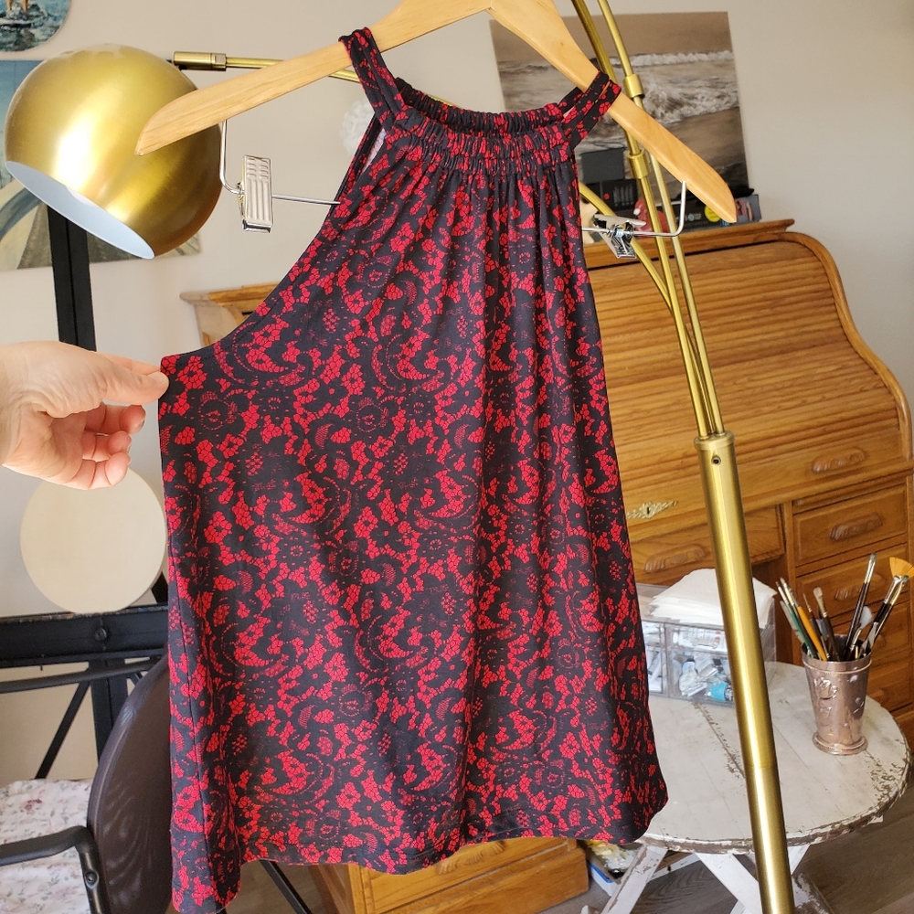 Michael Kors Top size XS will fit XS and S